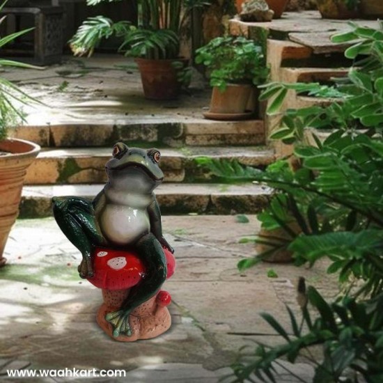 Attractive Statue Of Frog Sitting On A Mushroom
