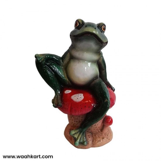 Attractive Statue Of Frog Sitting On A Mushroom
