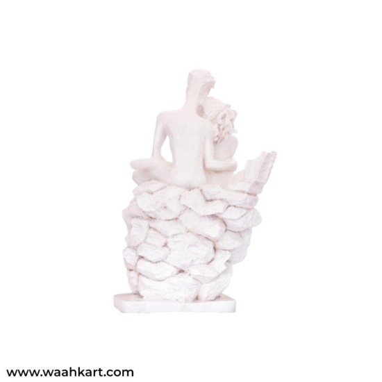 Couple Statue In White Colour