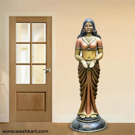 Indian Lady Welcome Statue