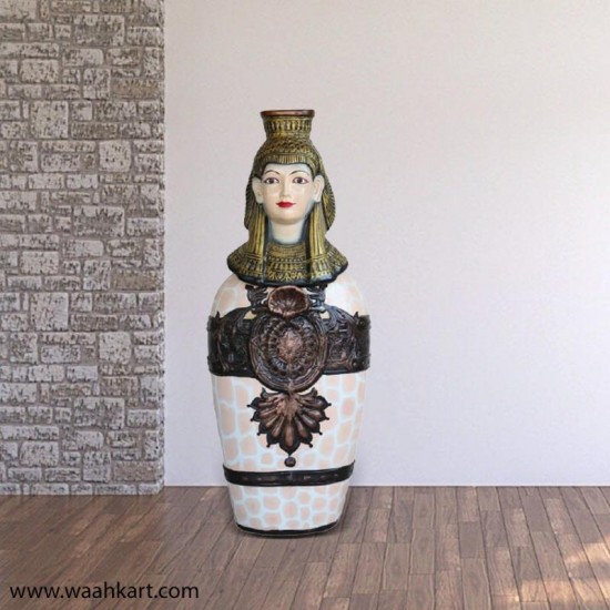 Queen Of Egypt Showpiece - Off White Shade
