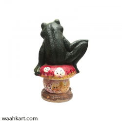Attractive Statue Of Frog Sitting On A Mushroom